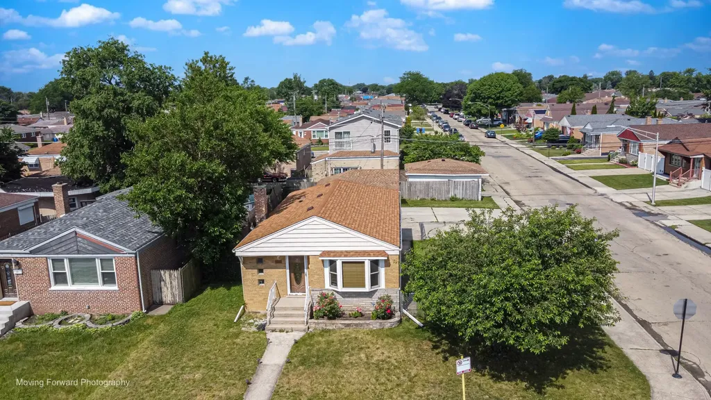 8128 South Komensky Avenue Chicago IL 60652