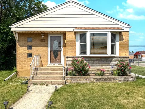 8128 South Komensky Avenue Chicago IL 60652