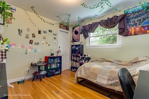 8128 South Komensky Avenue Chicago IL 60652