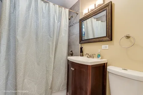 8128 South Komensky Avenue Chicago IL 60652