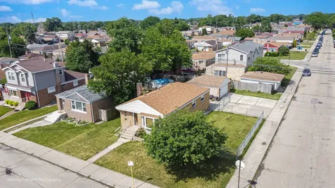 8128 South Komensky Avenue Chicago IL 60652