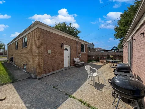 8128 South Komensky Avenue Chicago IL 60652