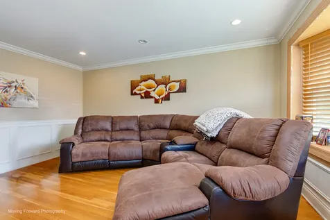 8128 South Komensky Avenue Chicago IL 60652