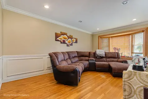 8128 South Komensky Avenue Chicago IL 60652