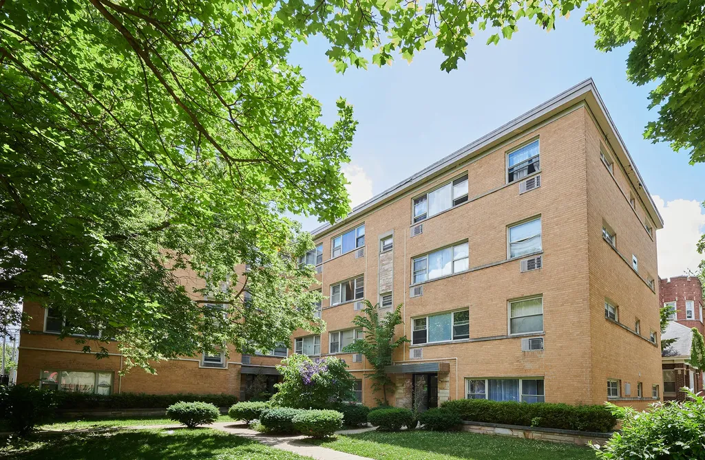 2205 West Highland Avenue Chicago IL 60659