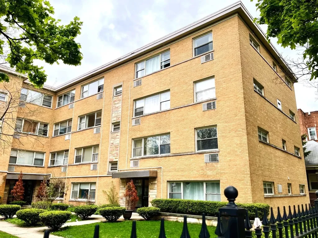 2205 West Highland Avenue Chicago IL 60659