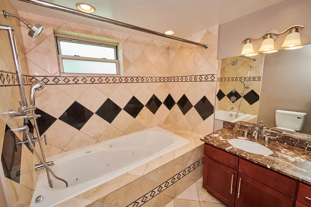 2205 West Highland Avenue Chicago IL 60659