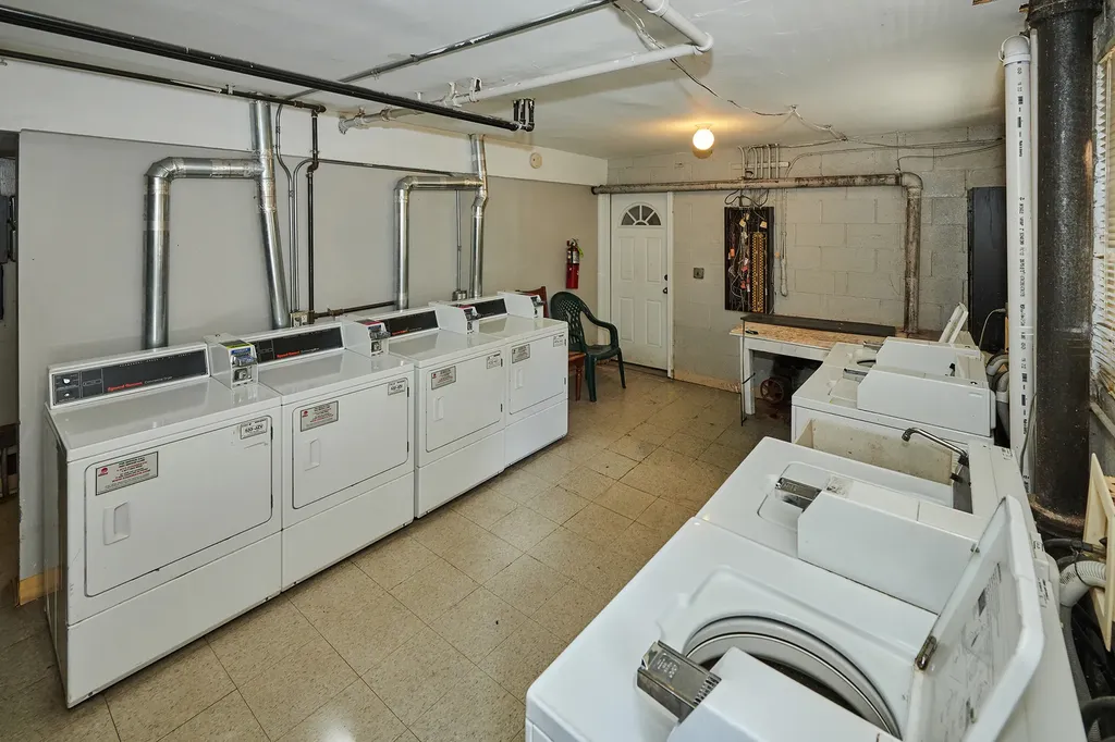 2205 West Highland Avenue Chicago IL 60659
