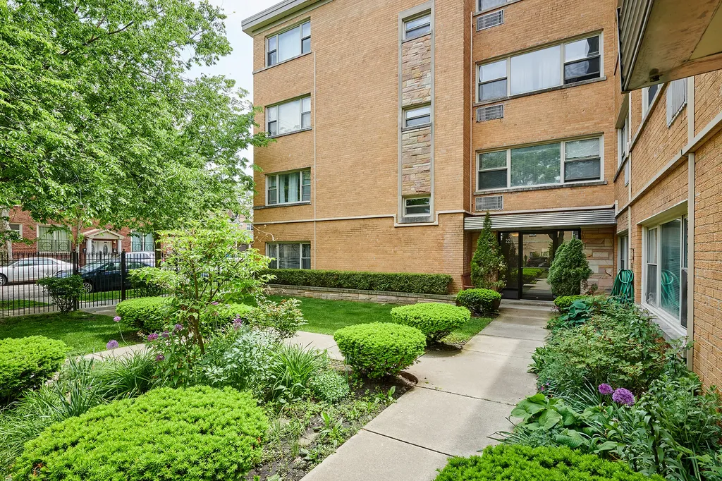 2205 West Highland Avenue Chicago IL 60659
