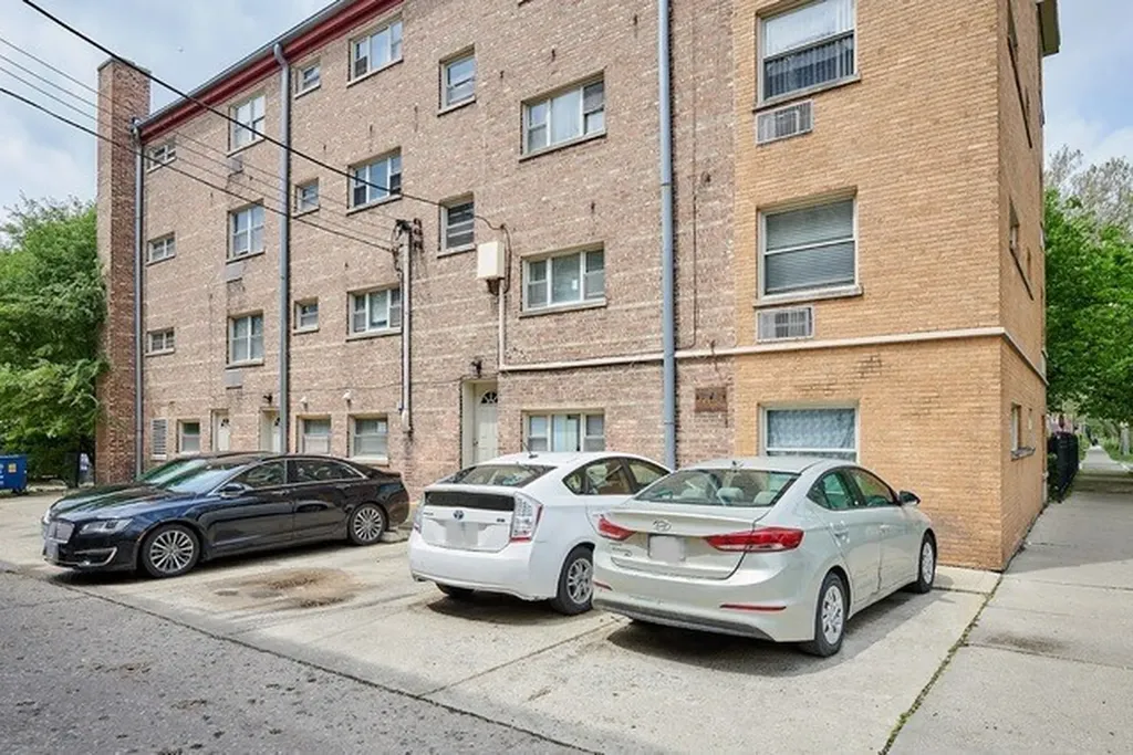 2205 West Highland Avenue Chicago IL 60659