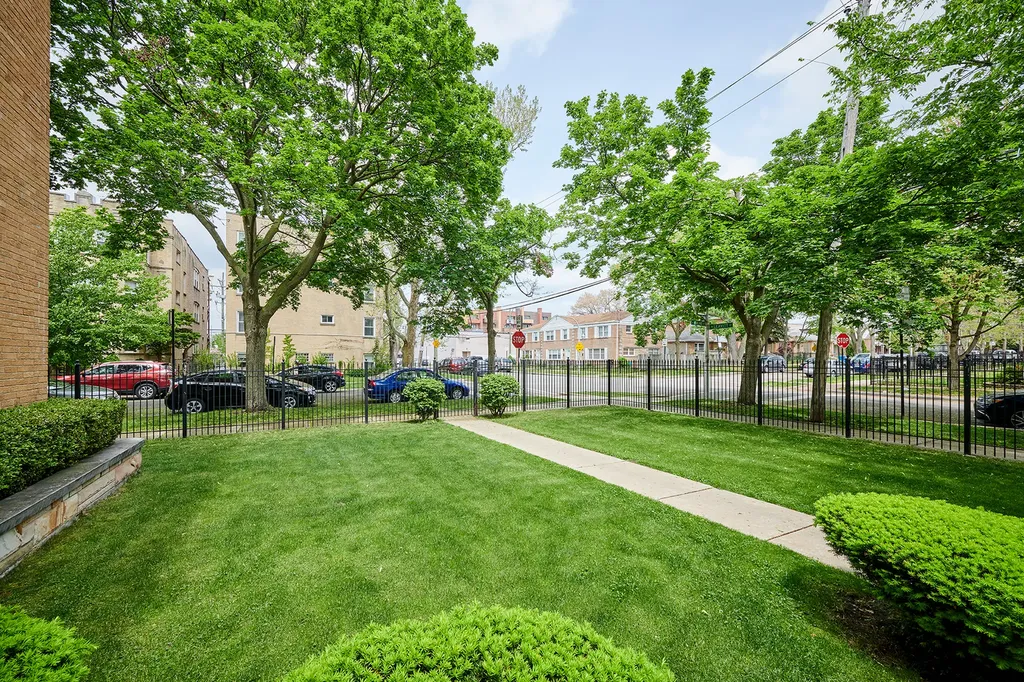 2205 West Highland Avenue Chicago IL 60659