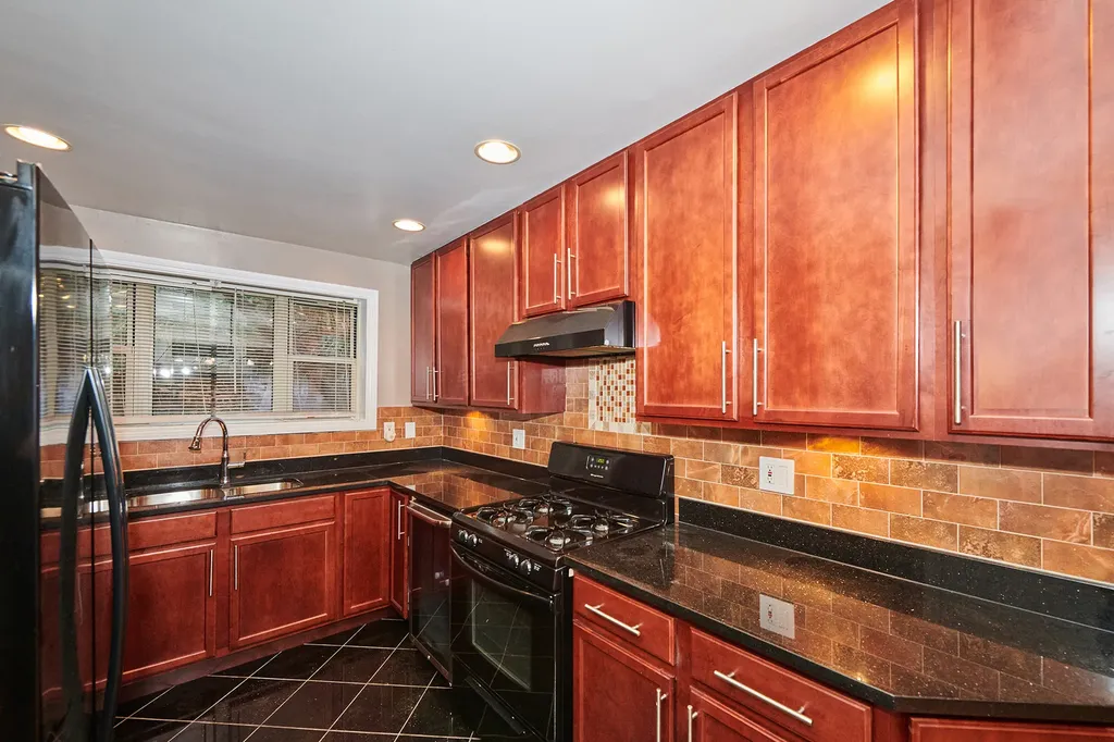 2205 West Highland Avenue Chicago IL 60659