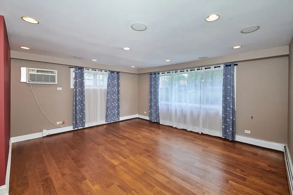 2205 West Highland Avenue Chicago IL 60659
