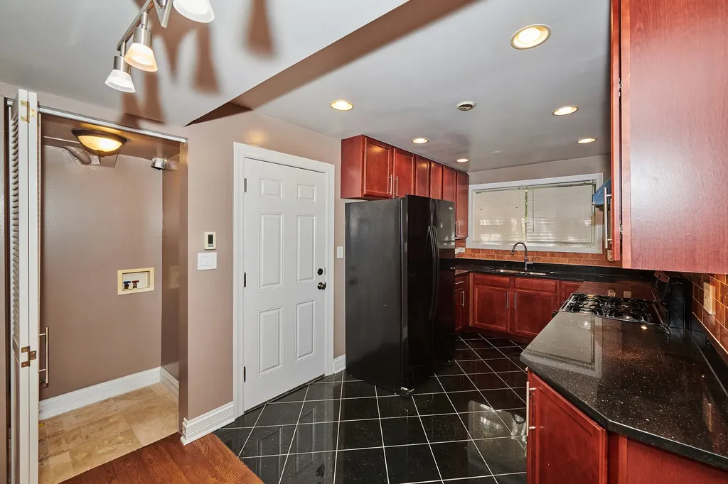 2205 West Highland Avenue Chicago IL 60659