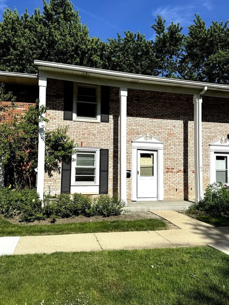 1851 Mckool Avenue Streamwood IL 60107