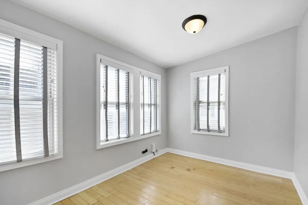 5635 West Patterson Avenue Chicago IL 60634