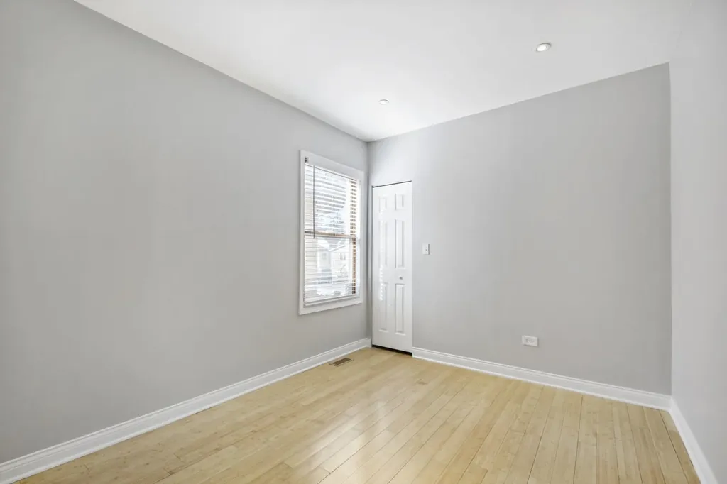 5635 West Patterson Avenue Chicago IL 60634