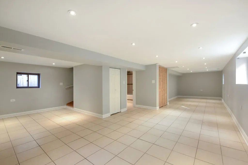 5635 West Patterson Avenue Chicago IL 60634