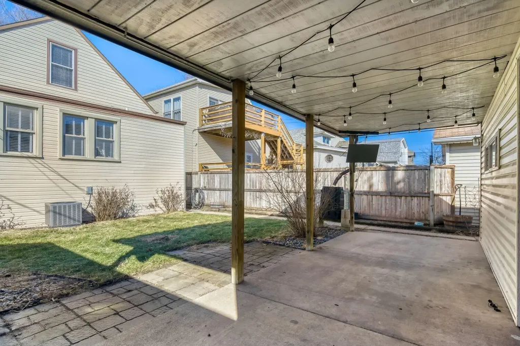 5635 West Patterson Avenue Chicago IL 60634