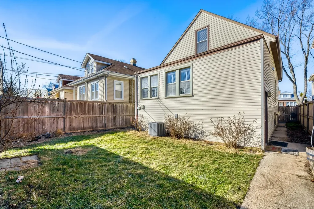 5635 West Patterson Avenue Chicago IL 60634