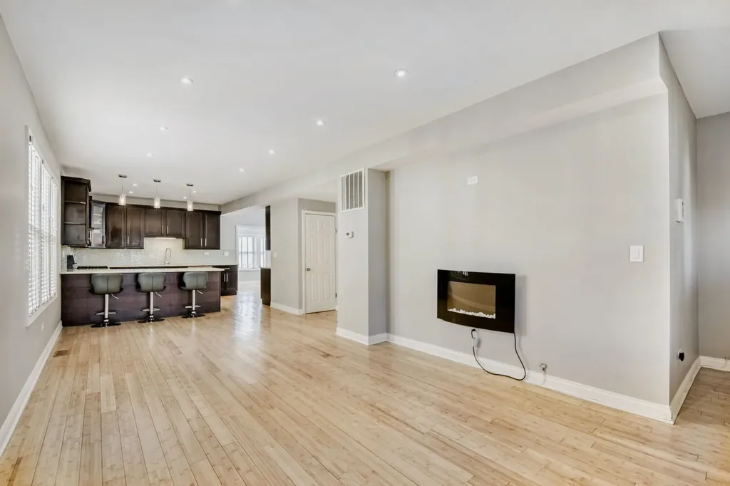 5635 West Patterson Avenue Chicago IL 60634