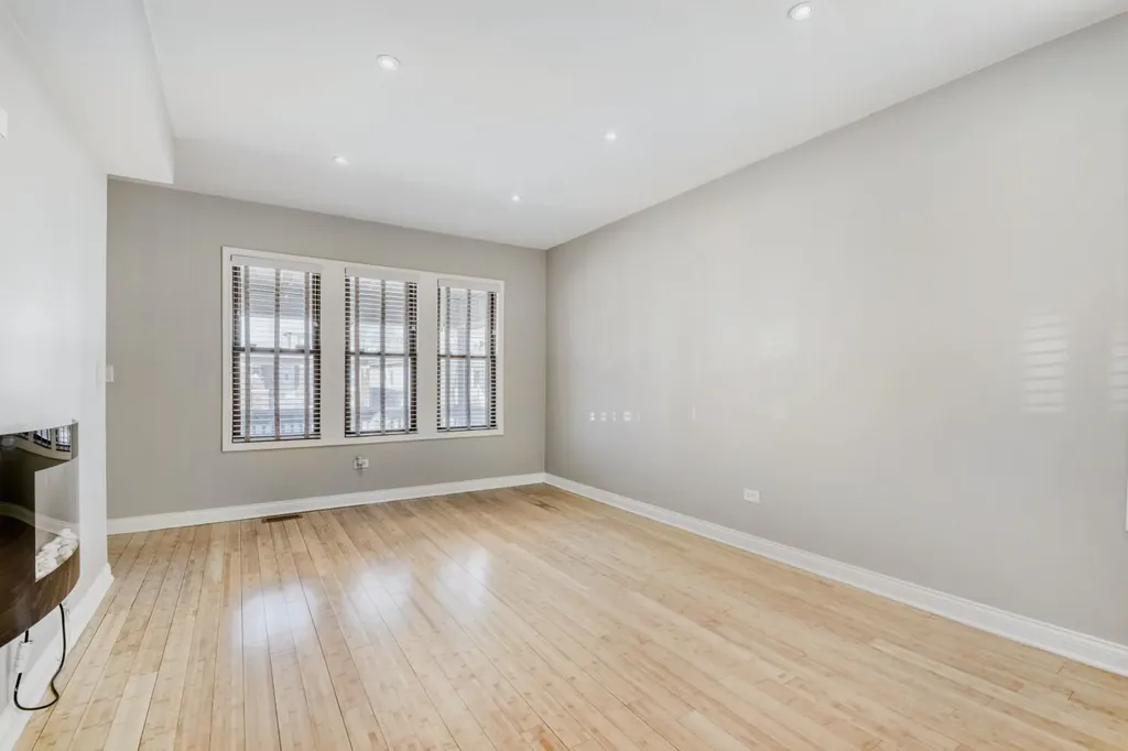 5635 West Patterson Avenue Chicago IL 60634