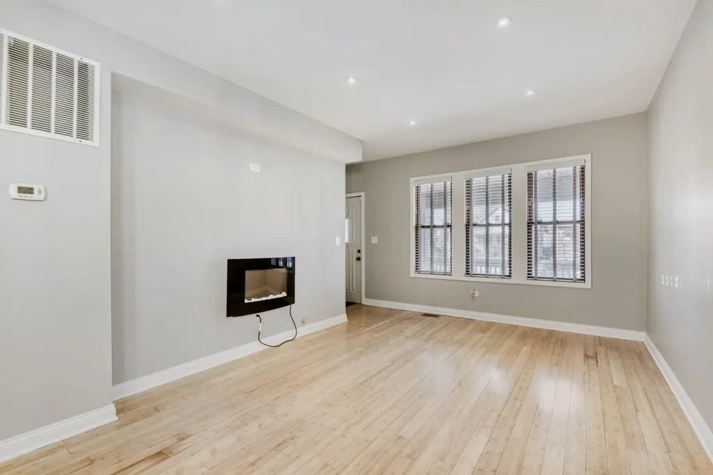 5635 West Patterson Avenue Chicago IL 60634