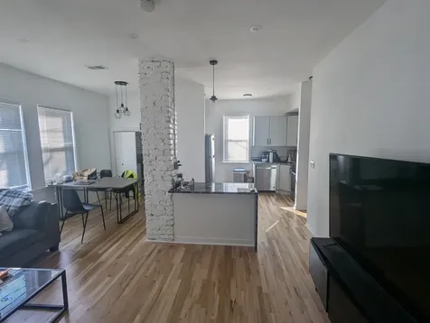2470 North Clybourn Avenue Chicago IL 60614