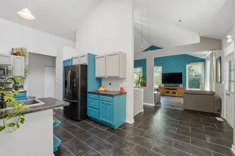 690 Littleton Trail Elgin IL 60120