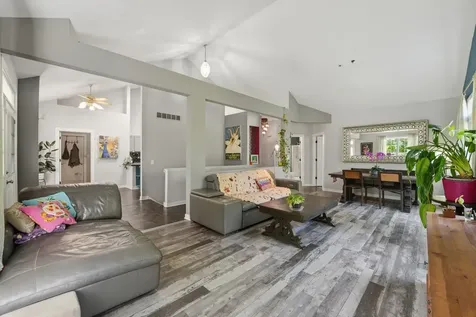 690 Littleton Trail Elgin IL 60120