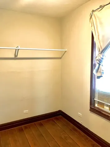 937 West 33rd Place Chicago IL 60608