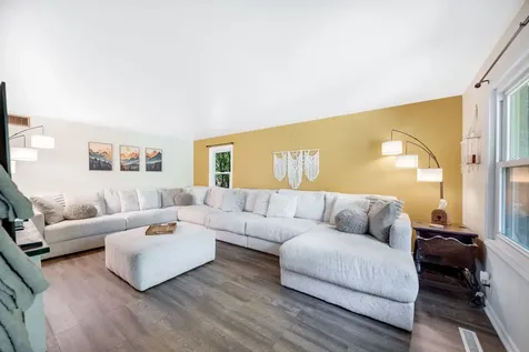 5074 Oakridge Drive St. Anne IL 60964
