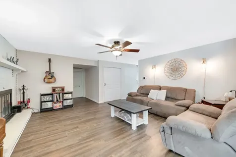 5074 Oakridge Drive St. Anne IL 60964