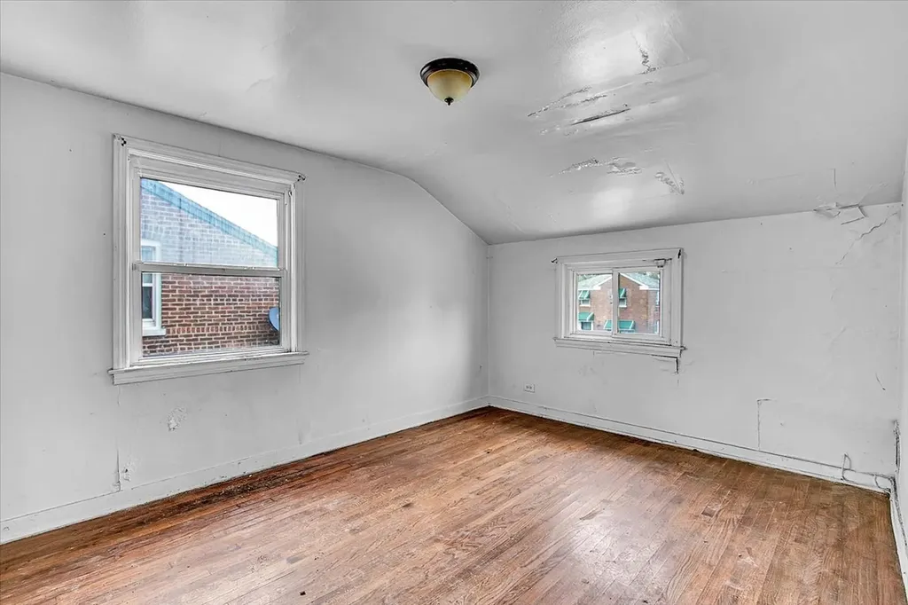9846 South Calhoun Avenue Chicago IL 60617