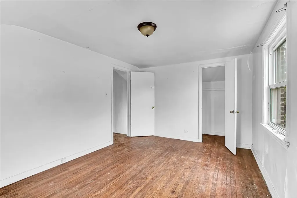 9846 South Calhoun Avenue Chicago IL 60617