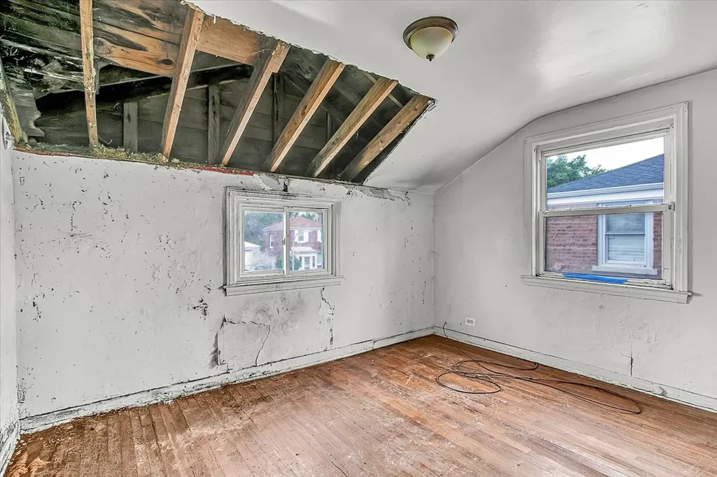 9846 South Calhoun Avenue Chicago IL 60617