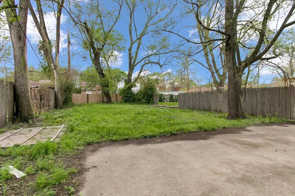 9846 South Calhoun Avenue Chicago IL 60617