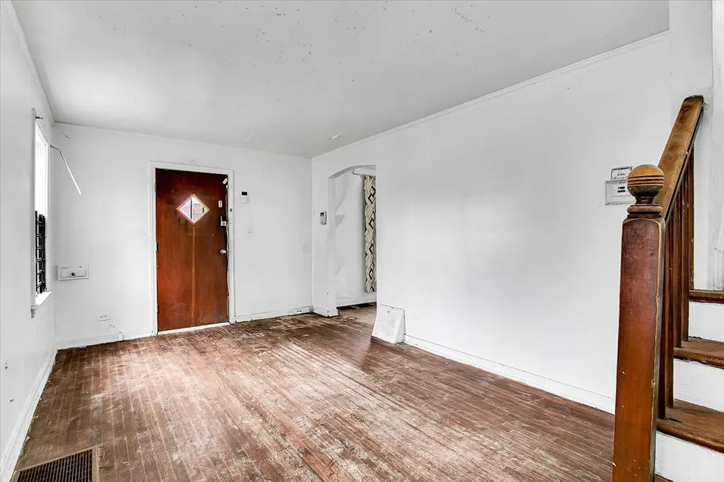 9846 South Calhoun Avenue Chicago IL 60617