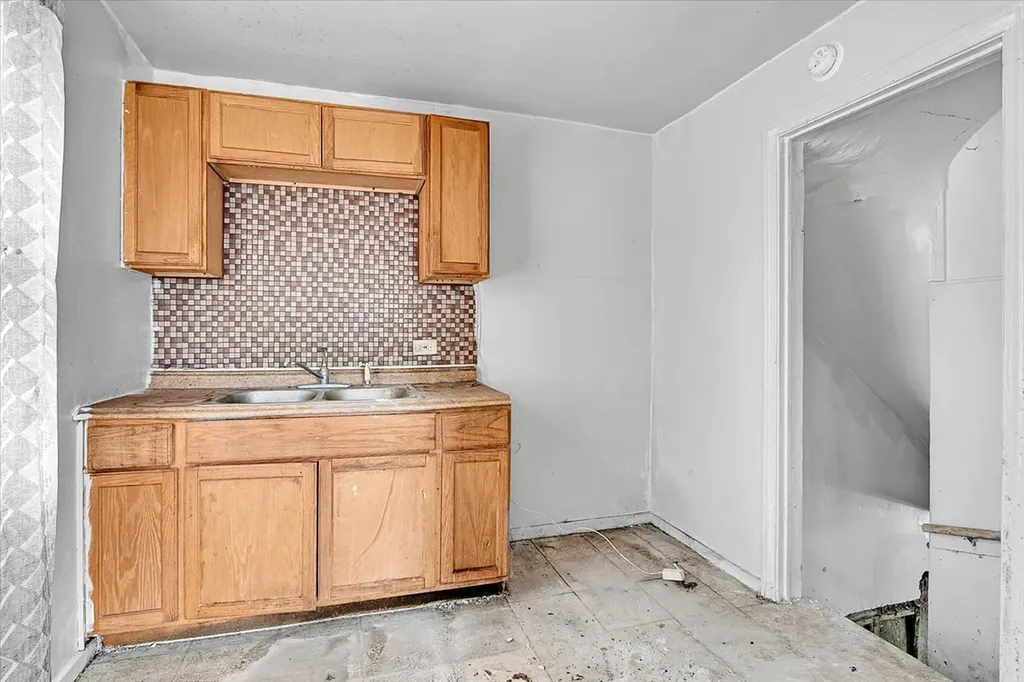 9846 South Calhoun Avenue Chicago IL 60617