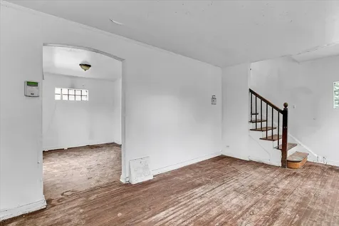 9846 South Calhoun Avenue Chicago IL 60617