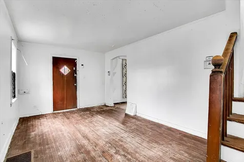 9846 South Calhoun Avenue Chicago IL 60617