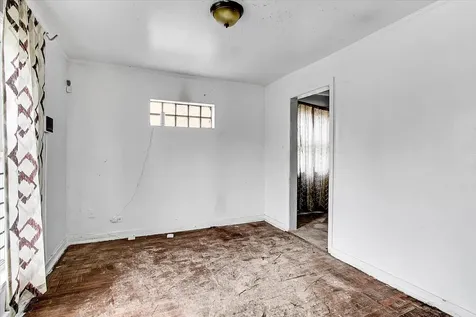 9846 South Calhoun Avenue Chicago IL 60617