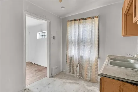 9846 South Calhoun Avenue Chicago IL 60617