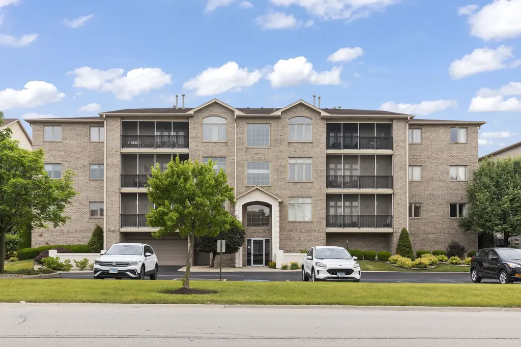 18610 Pine Lake Drive Tinley Park IL 60477