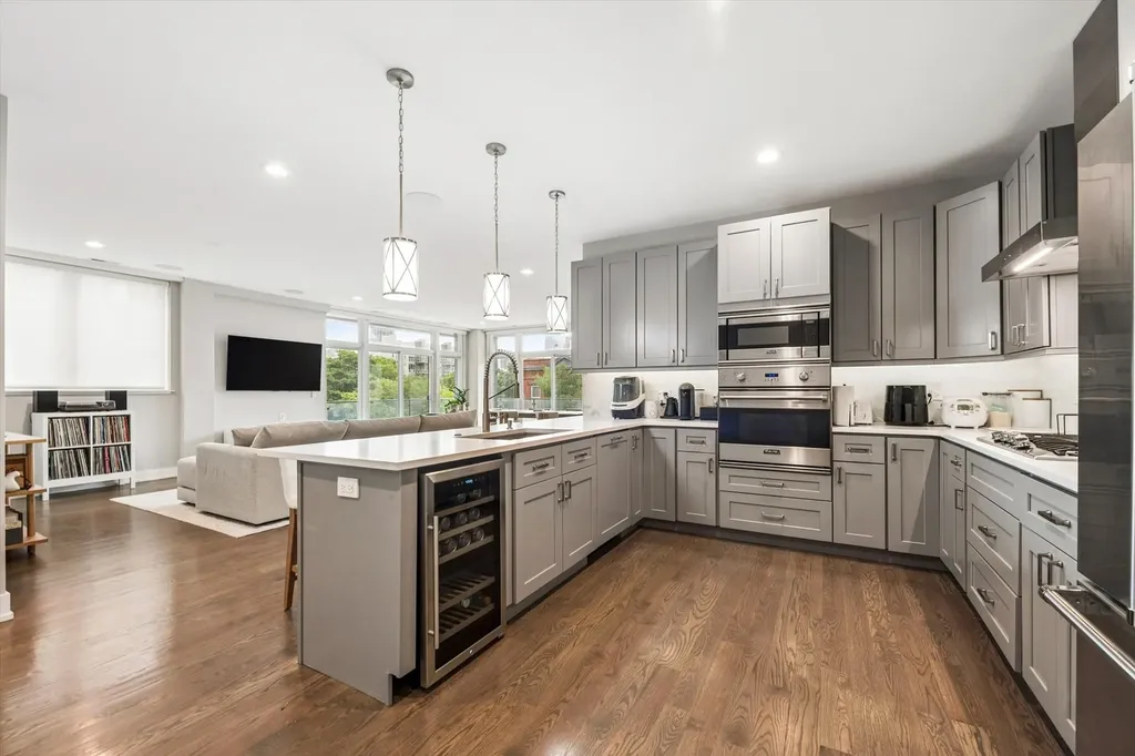 236 South Racine Avenue Chicago IL 60607
