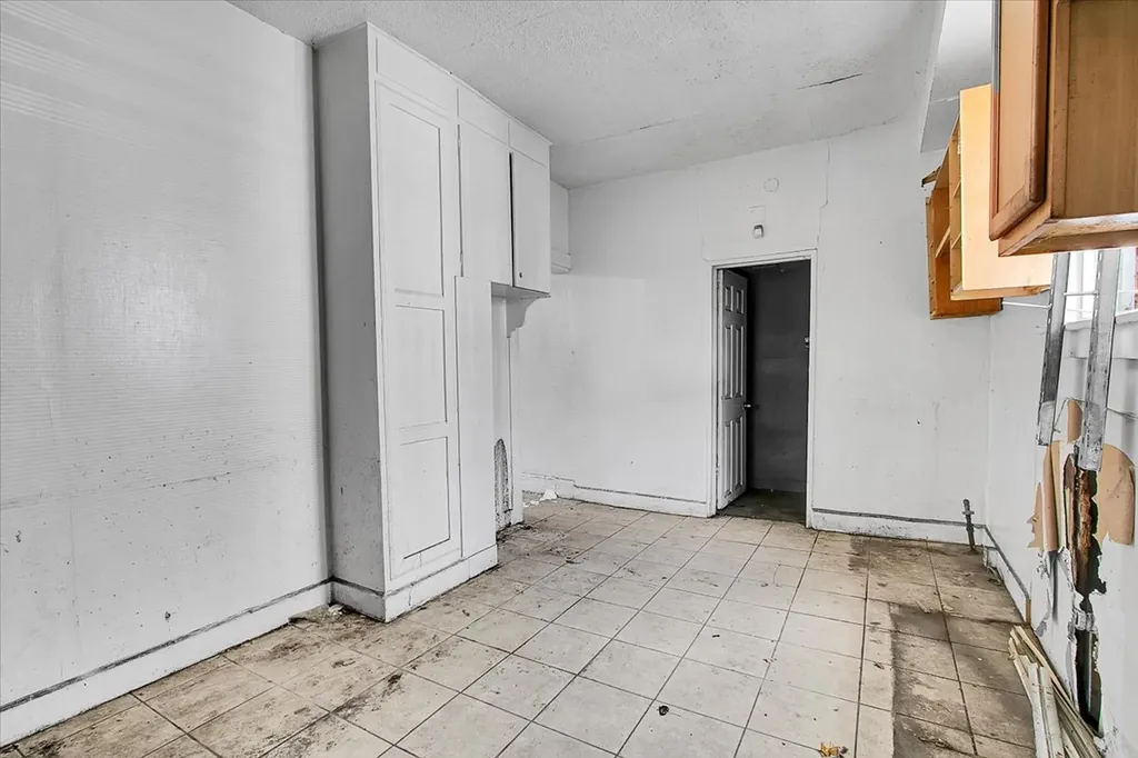 912 West 87th Street Chicago IL 60620