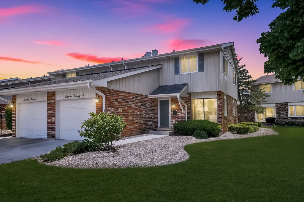 1696 Darwin Court Wheaton IL 60189