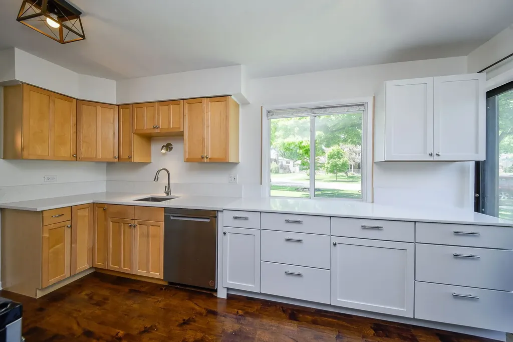 1696 Darwin Court Wheaton IL 60189