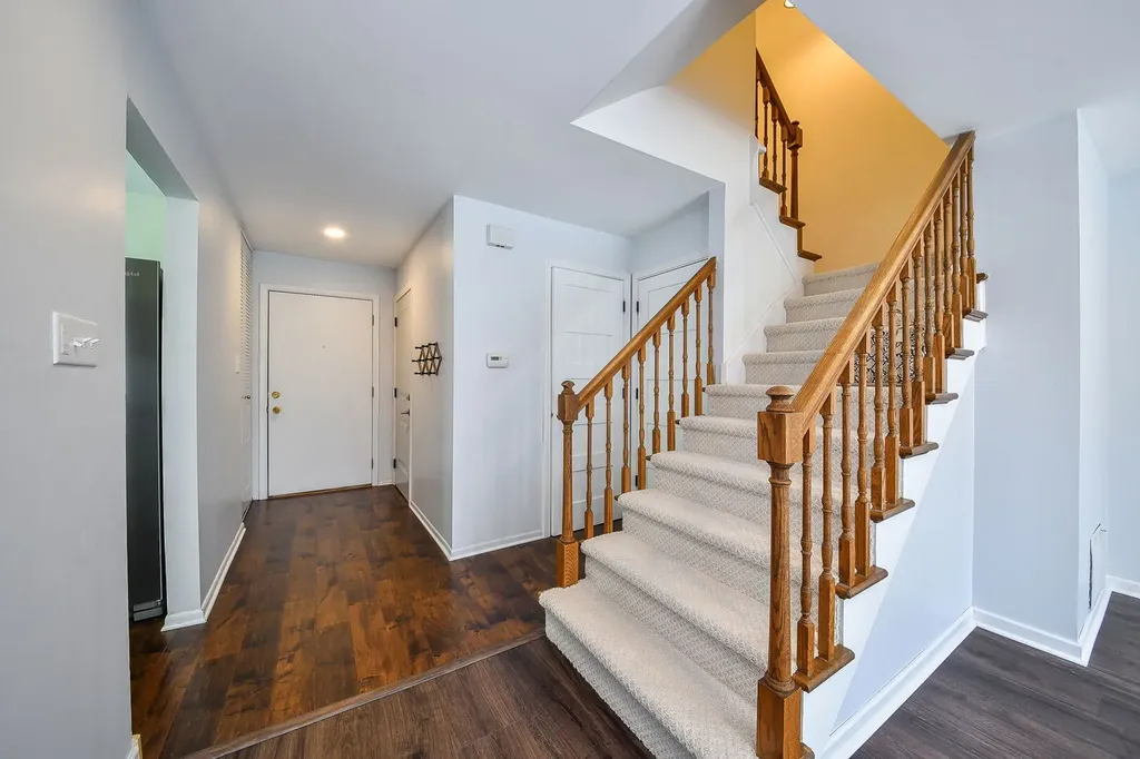 1696 Darwin Court Wheaton IL 60189
