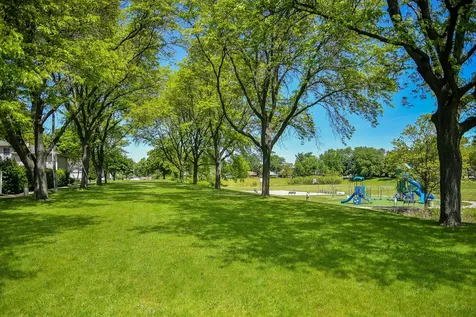 1696 Darwin Court Wheaton IL 60189